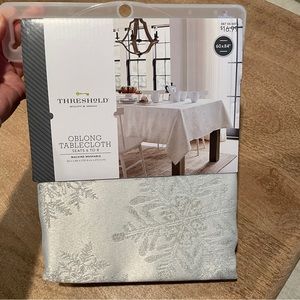 NWT THRESHOLD Oblong Tablecloth 60x84
